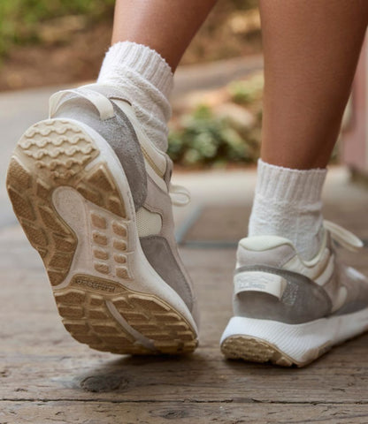 Women's 1985 Mountain Classic Sneakers - US 9854